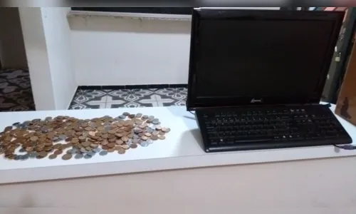 
							Dupla é presa em flagrante após quebrar vitrine de loja e furtar objetos
						
						