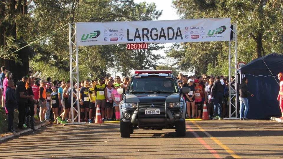 600 competidores de mais de Arapongas e região participaram da corrida. (FOTO - Ednaldo Henrique)