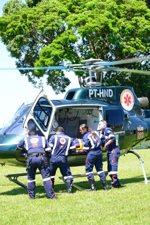 Helicóptero do Samu durante atendimento. Foto: Delair Garcia