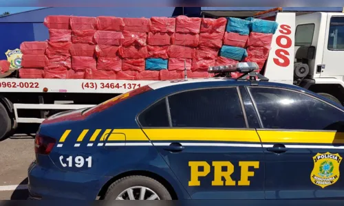 
							Após acidente, PRF apreende 150 mil carteiras de cigarro avaliadas em R$ 750 mil
						
						