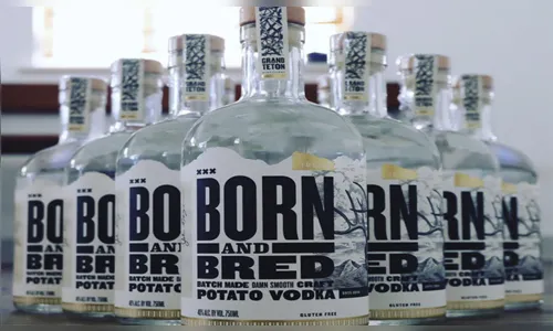 
							Astro de Hollywood entrega bebidas de app de surpresa em ação promocional e choca clientes; confira
						
						