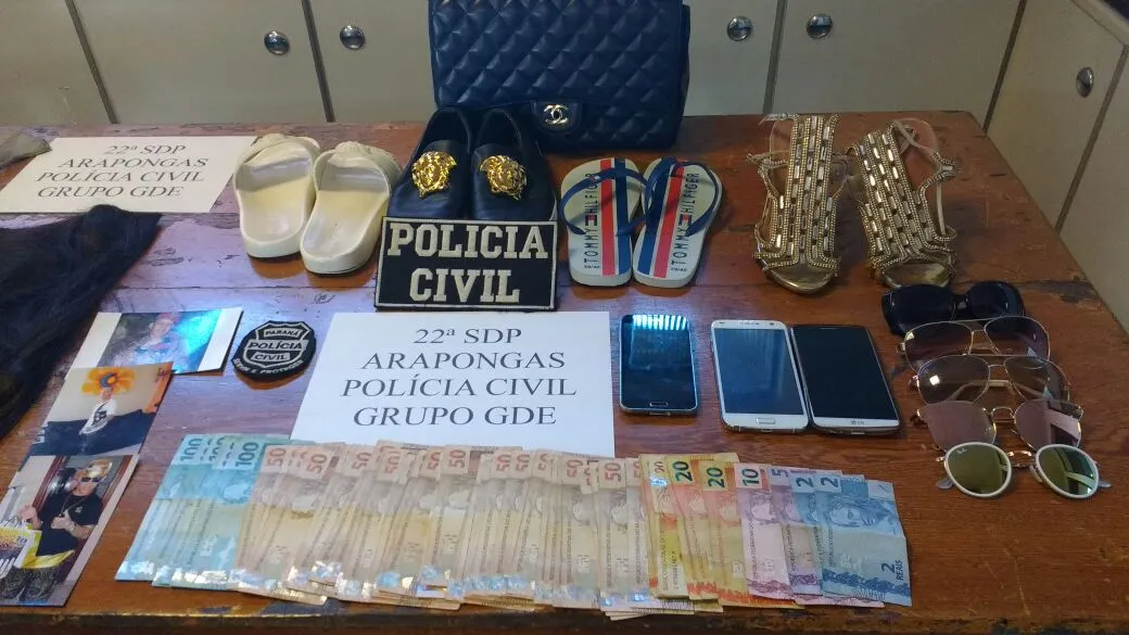Objetos apreendidos na casa dos suspeitos, que são da mesma família. Foto. Divulgação/Polícia Civil