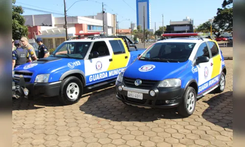 
							Corpo de Bombeiros e GM recebem cinco viaturas novas em Arapongas
						
						