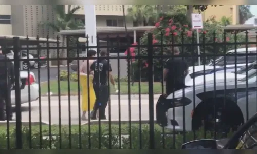 
							Rapaz é preso após assaltar banco, ficar nu e jogar dinheiro pela rua
						
						