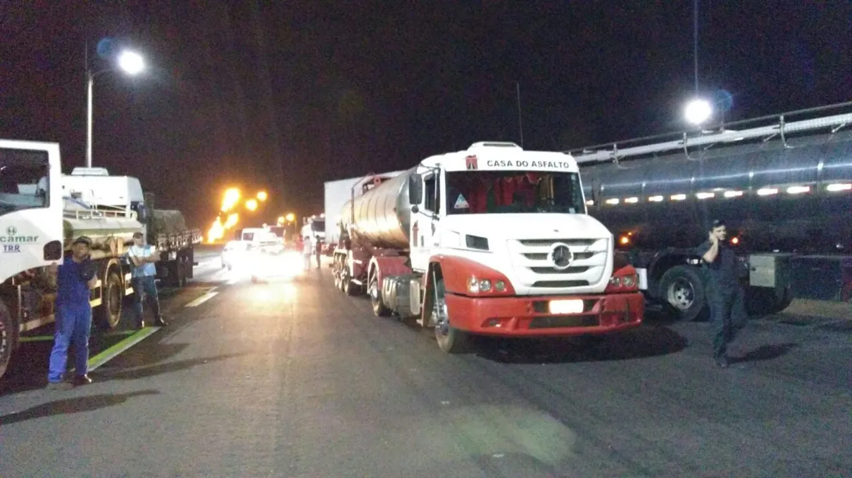 Mobilização de caminhoneiros em Arapongas, norte do Paraná - Foto - Reprodução- Whatsapp
