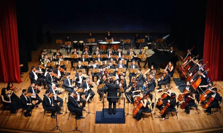 Banda Militar e Orquestra Filarmônica promovem espetáculo em Apucarana
