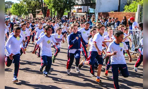 Corrida de rua reúne 400 crianças das escolas municipais no Jardim Ponta Grossa