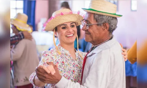 
							Forças de segurança promovem festa beneficente aos idosos de asilo em Arapongas
						
						