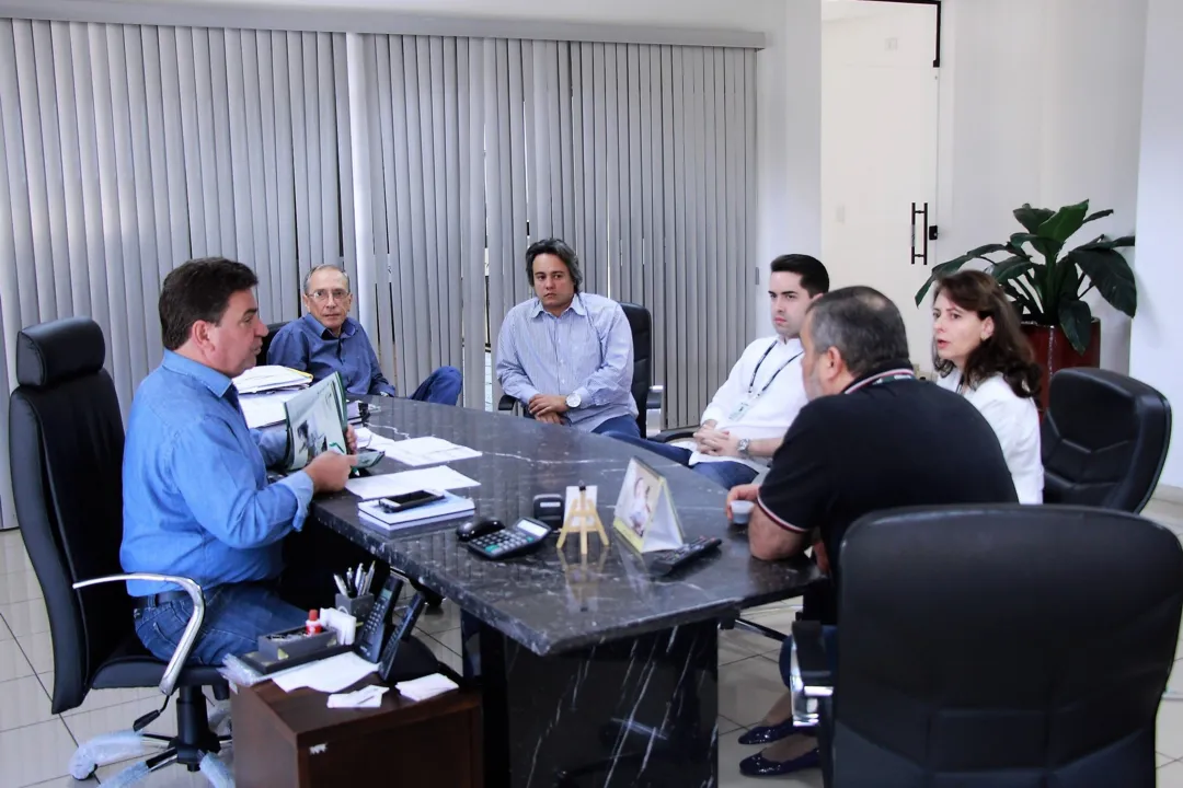 Sérgio Onofre se reúne com representantes da Cohapar