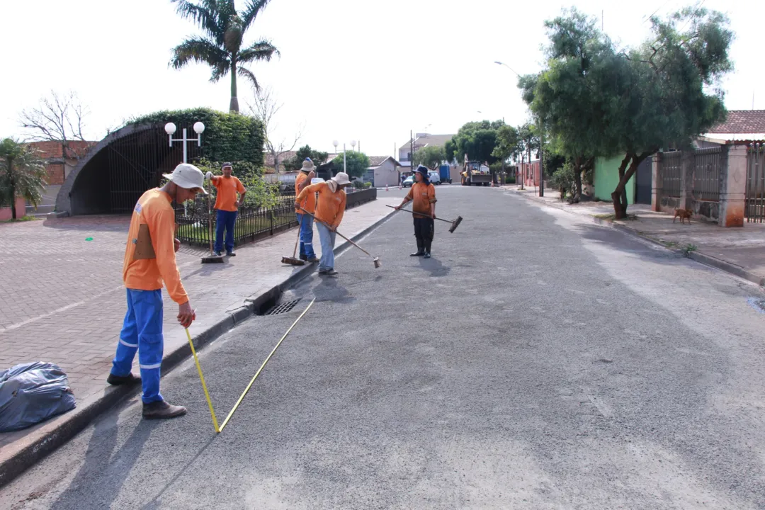 Operação tapa-buracos em ruas de diversos bairros localizados. Foto: Assessoria