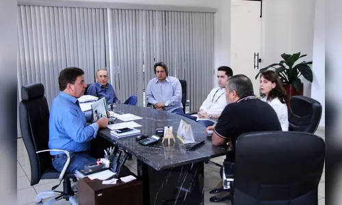 Prefeito Sérgio Onofre se reúne com representantes da Cohapar