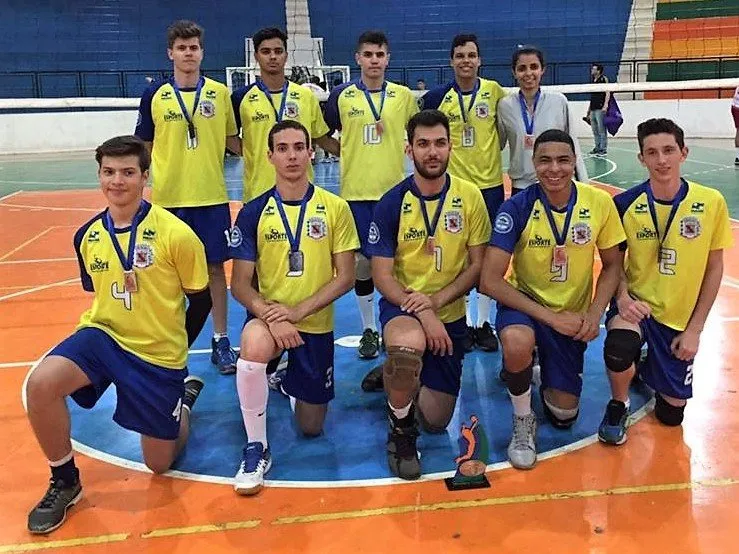 Arapongas conquista 3º lugar no Torneio Regional de Voleibol Masculino