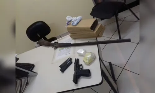 PM detém trio e apreende 4kg de maconha, cocaína, pistola 9 mm e espingarda