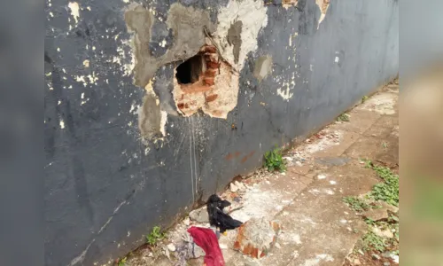 
							Seis presos escapam da Cadeia Pública de Arapongas
						
						