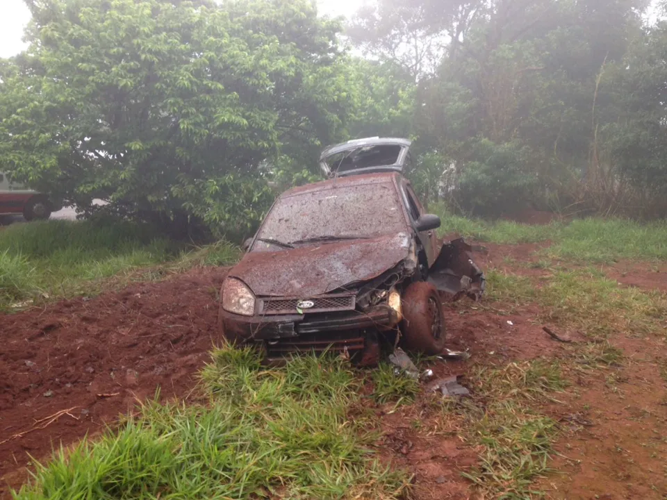O carro teve danos de grande monta - Foto: Maicon Sales