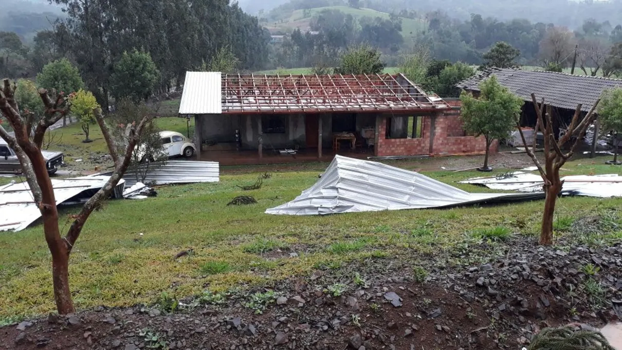  Conforme balanço da Defesa Civil, 400 casas sofreram danos com o temporal - Foto: Renato Lima/ Rádio Entre Rios