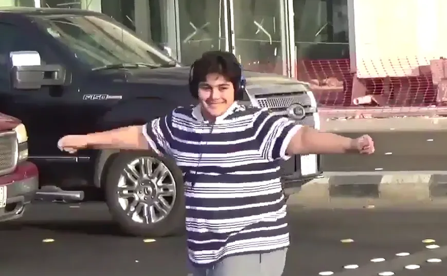 Adolescente foi detido por dançar Macarena em público na Arábia Saudita - Foto: STORYFUL - RAZAN IBRAHEEM/The Sun