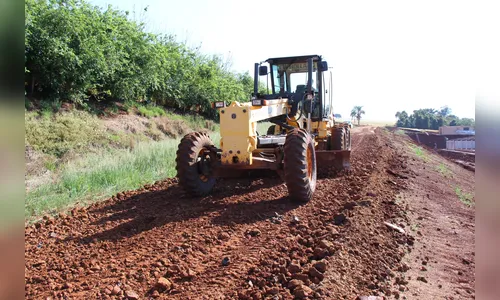 Prefeitura faz manutenção em estrada rural de Arapongas