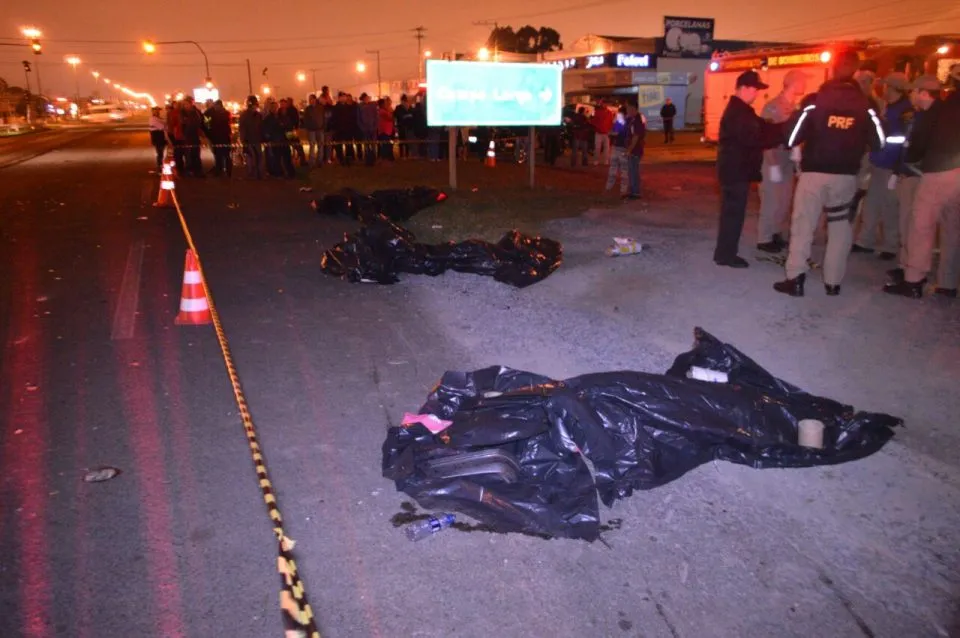Vítimas morreram no local do acidente. Foto: Jornal da Cidade e Divulgação/PRF