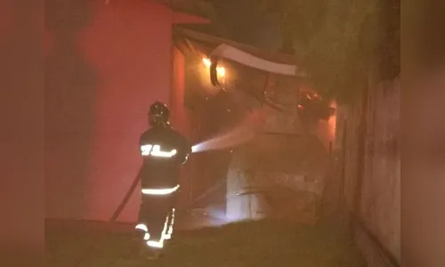Incêndio na Apae de Jardim Alegre mobiliza bombeiros