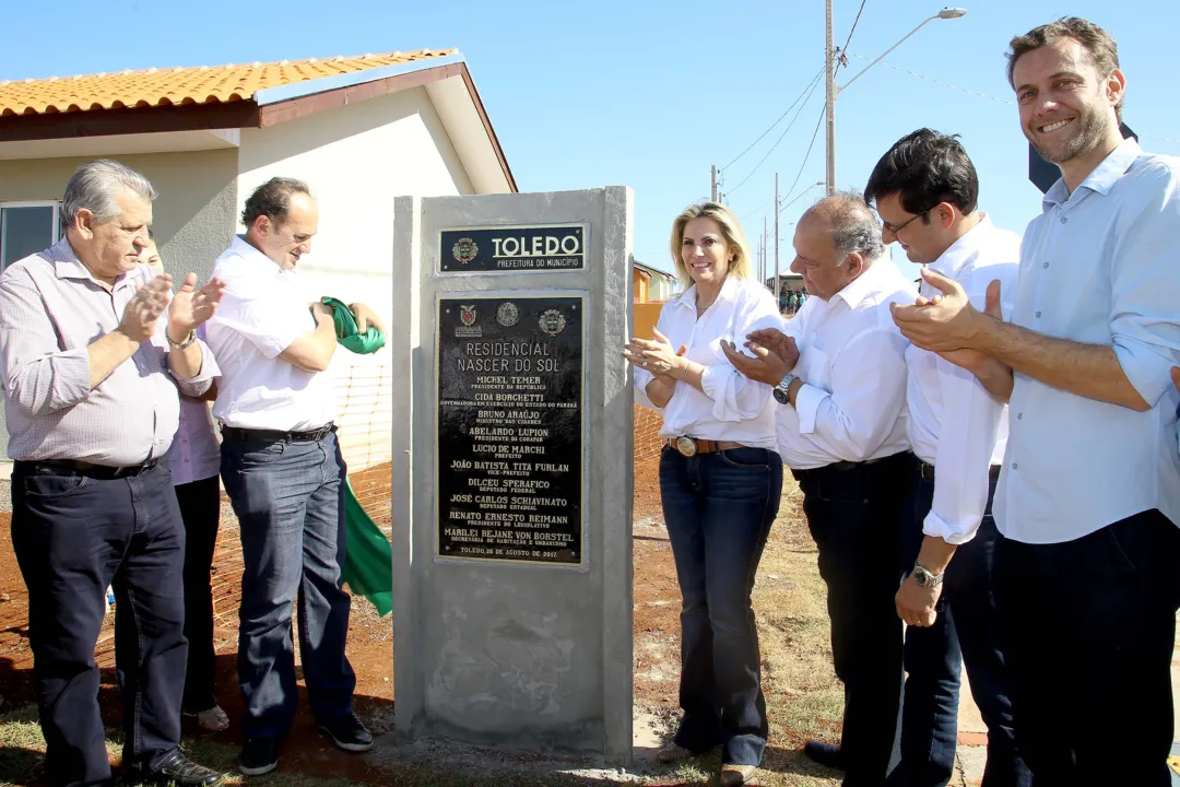Cento e quatro famílias de Toledo, no Oeste do Paraná, receberam neste sábado (26) as chaves da casa própria. Foto: Assessoria