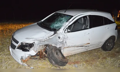 
							Duas pessoas ficam feridas após carros colidirem em Borrazópolis
						
						