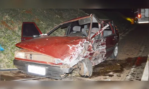 Duas pessoas ficam feridas após carros colidirem em Borrazópolis