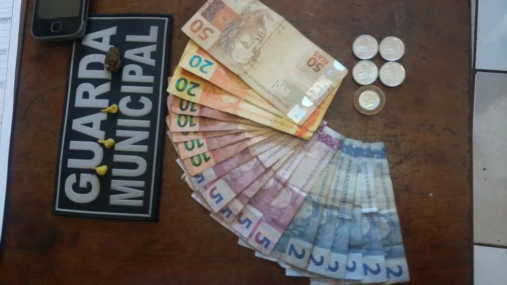 GM apreendeu dinheiro, crack e maconha com o suspeito. Foto: Divulgação/GM