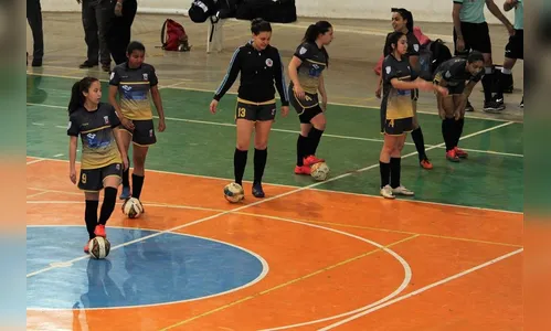 Futsal feminino de Arapongas se classifica para 2ª fase do Campeonato Paranaense