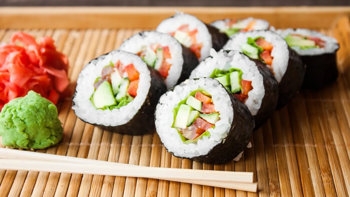 Cientistas alertam: estão aumentando os casos de vermes transmitidos por ingestão de sushi