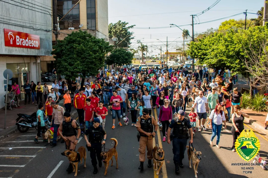 Segundo a organização, mais de 400 pessoas participaram do passeio junto com seus pets. Foto: Assessoria