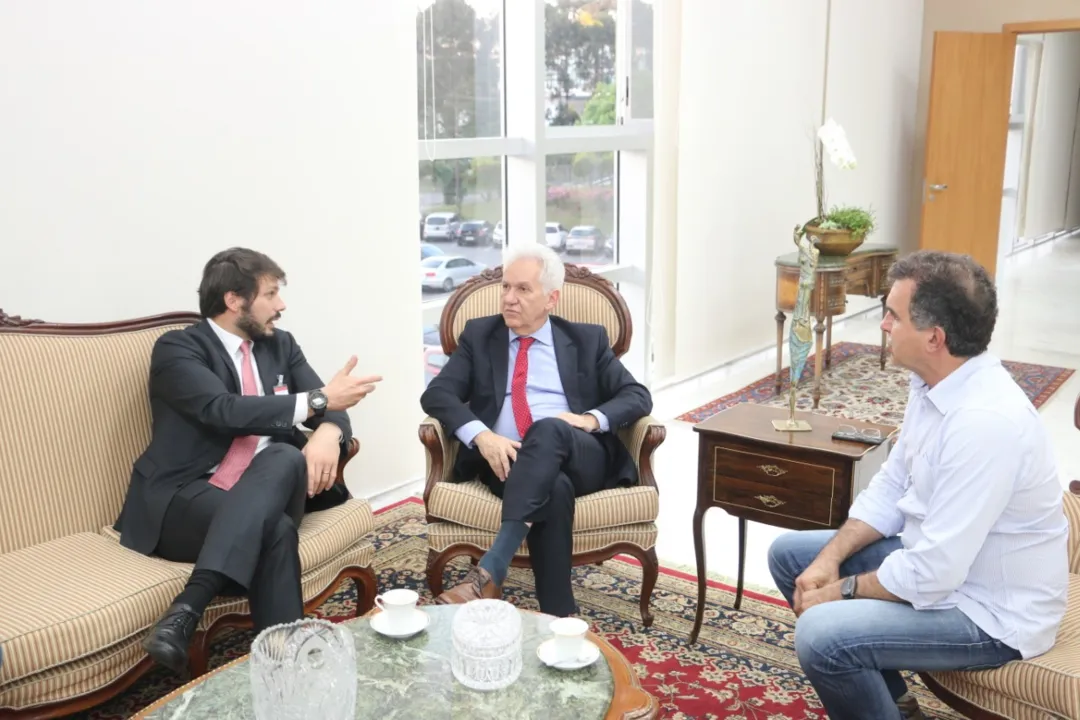 A reunião contou com a presença do deputado estadual Tiago Amaral ​(à esquerda). Foto: Blog do Berimbau