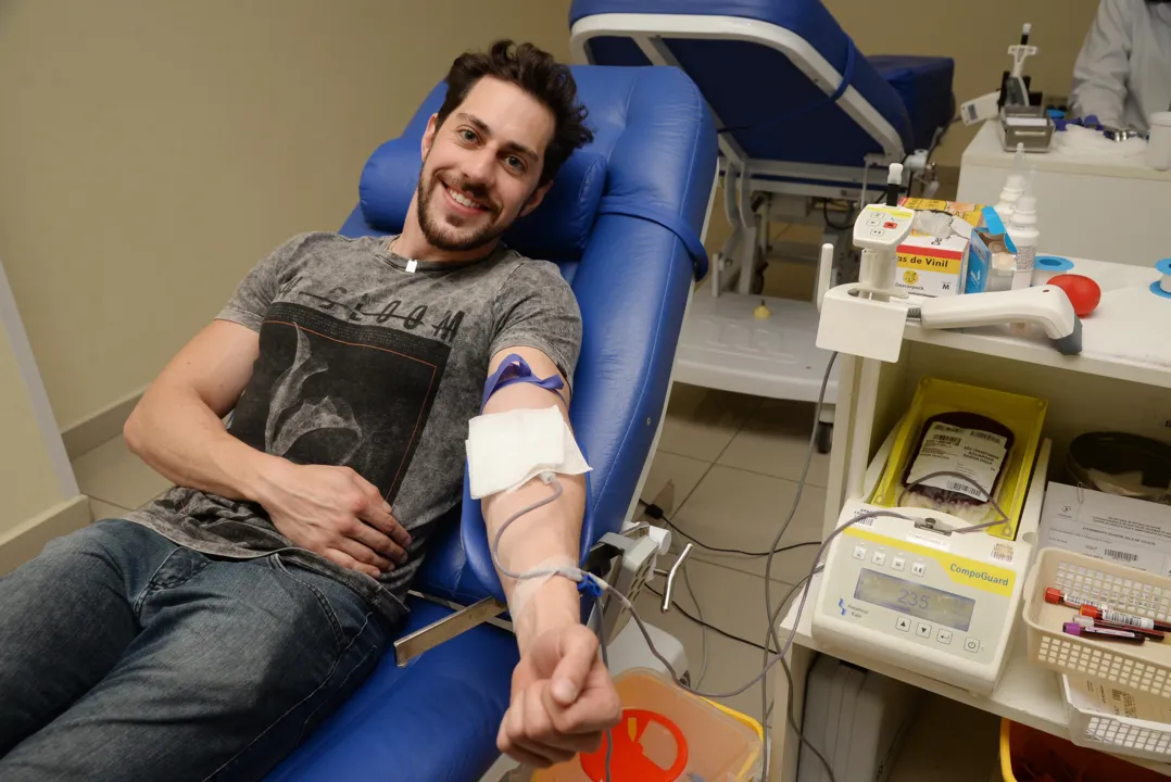  Engenheiro civil Gustavo Perott, de 26 anos, começou a doar sangue em trote solidário na universidade - Foto: AEN