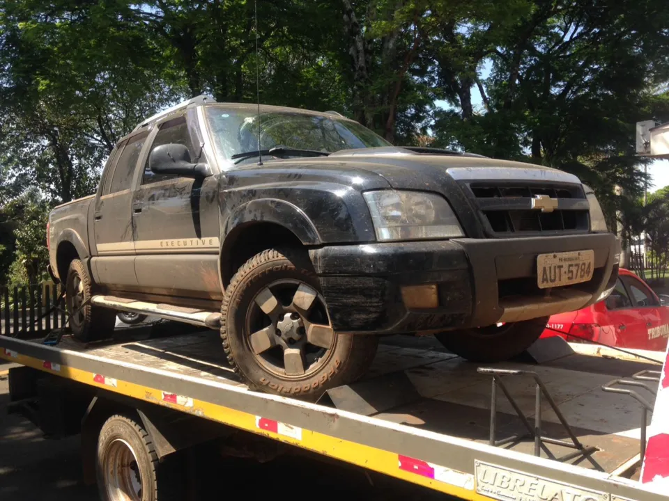 Veículo roubado foi abandonado em estrada rural nas redondezas da Caixa de São Pedro - Foto: Maicon Sales