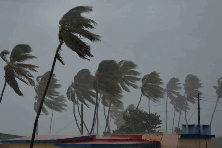 Furacão Irma atinge Cuba com ventos de 250 km/h e se aproxima da Flórida