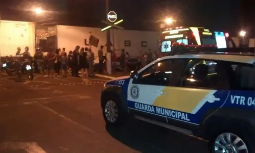 Motorista fica ferido após colisão entre carro e trem em Arapongas