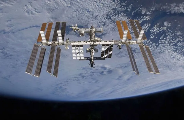 Estação Espacial Internacional (ISS) orbita a cerca de 320 km da Terra - Foto: Nasa