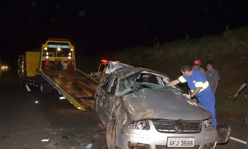 Capotamento deixa quatro jovens feridos na PR-444