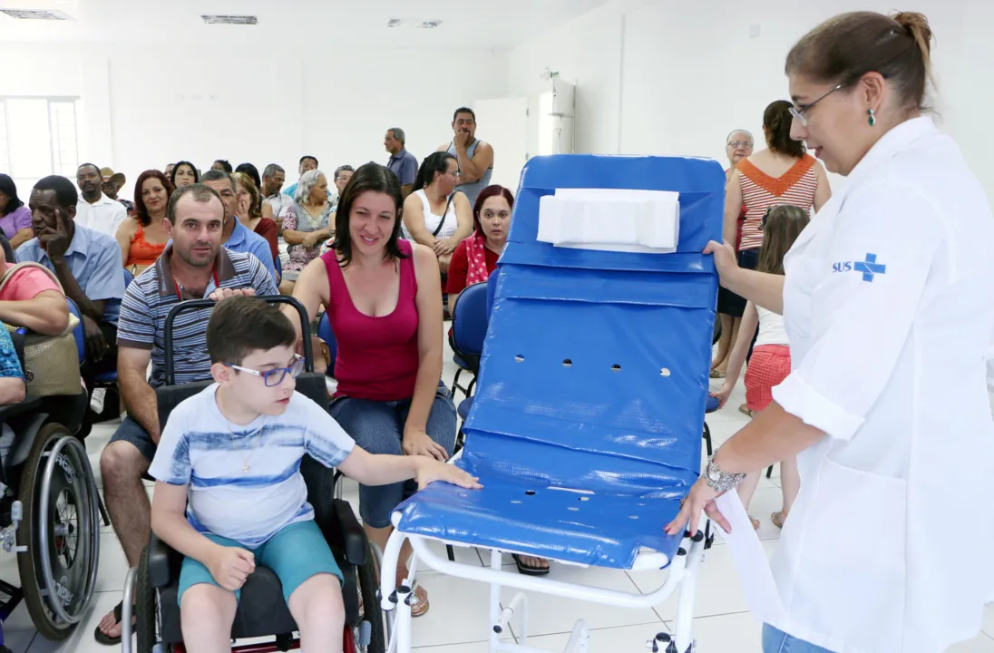 Pacientes foram beneficiados com cadeiras de rodas. Foto: Assessoria 