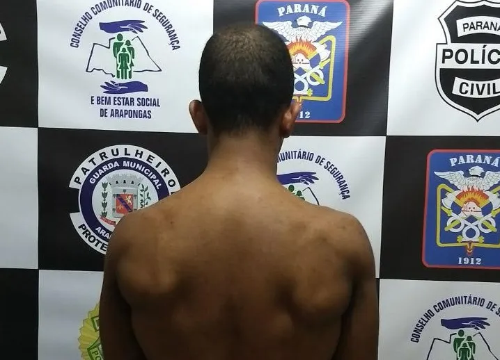 Rapaz é suspeito de cometer crimes em Arapongas e Londrina. (foto - divulgação/Polícia Civil)