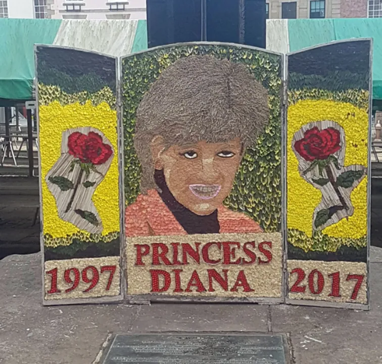 Obra em homenagem a Diana não agradou a todos (Foto: Reprodução/Facebook/Chesterfiled City Council)