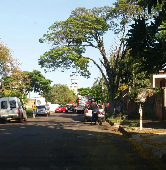 Incêndio em residência agitou a Vila São Carlos na manhã desta sexta-feira - Foto: Maicon Sales