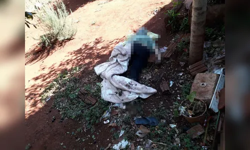 Idoso é encontrado morto em fundo de residência com ferimento na cabeça