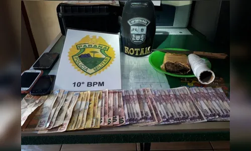 Dupla é presa com maconha e R$ 600 em Rio Bom