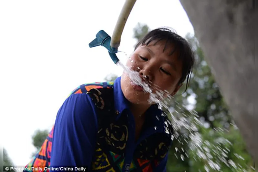  Canal para água potável despertou nos moradores do vilarejo profunda gratidão e reverência por Huang DafaFoto - China Daily 