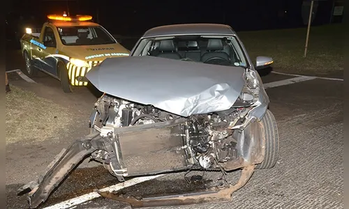 Carro e caminhão colidem no trevo de acesso à Jandaia do Sul