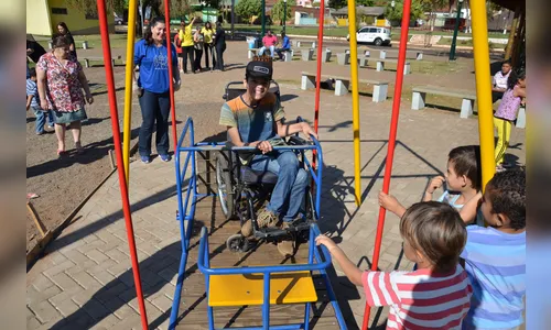 Crianças especiais ganham brinquedos adaptados 