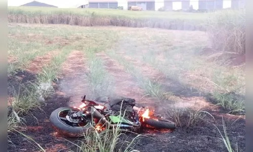 Moto pega fogo e homem morre em acidente na PR-444