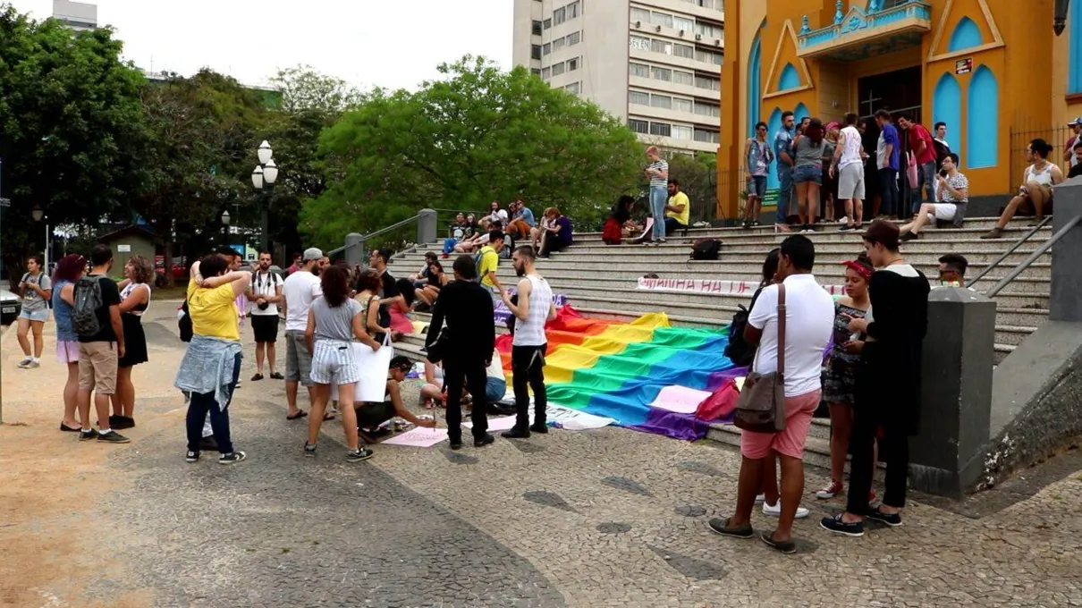 Ativistas realizam ato contra a liminar da ‘cura gay’  em Ponta Grossa - Foto - Danilo Kieltika/Rede Massa
