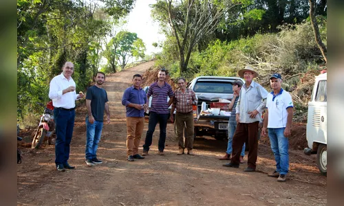 Prefeitura executa serviços na estrada do Três Ranchinhos